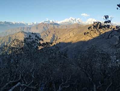 Pathway towards Pikey Peak with Everest and surrounding ranges visible