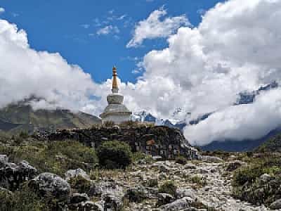 Traditional Buddhist stupa marking the trail toward Pikey Peak