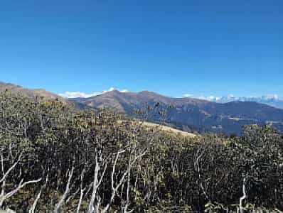 Wide Himalayan landscape from Pikey Peak trekking route